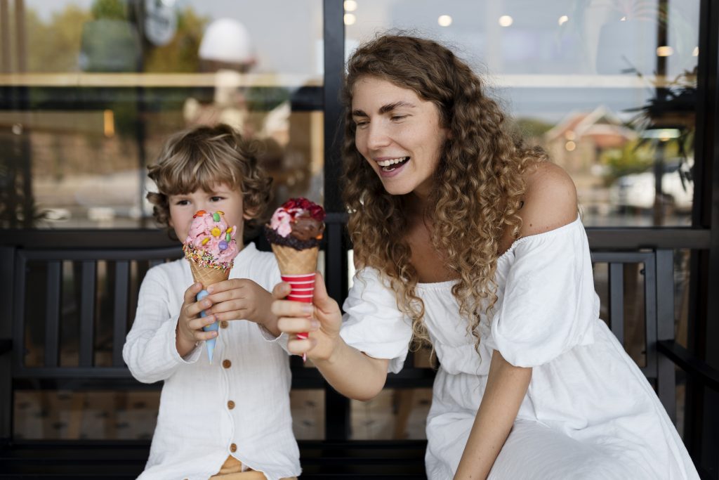 medium-shot-smiley-woman-kid-with-ice-creams